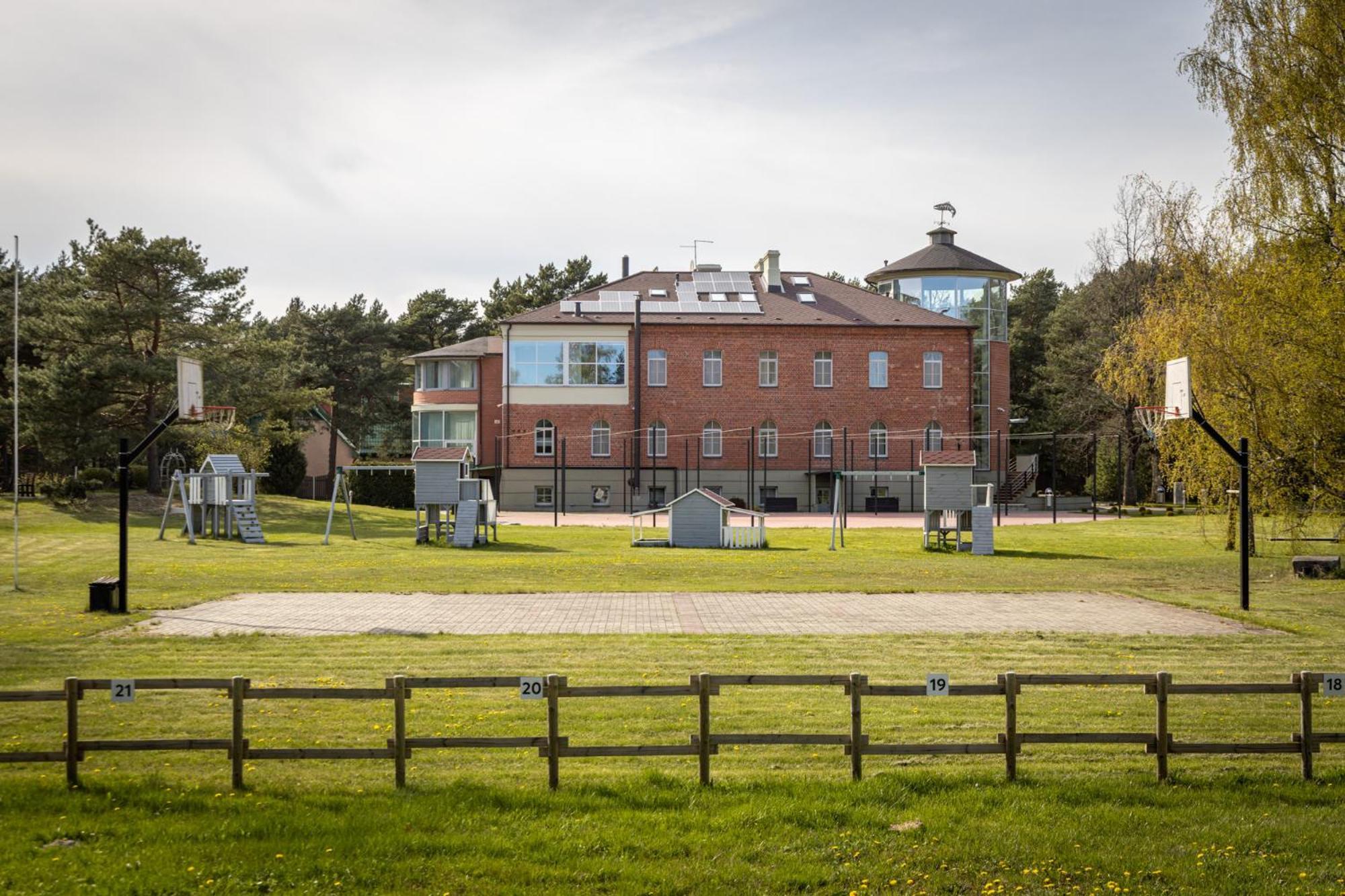 Roze Village Jurnieka Ligzda Pērkone Buitenkant foto